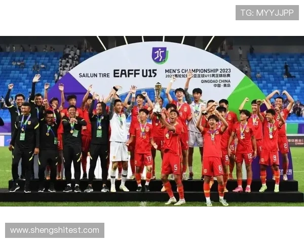 追梦少年齐心协力U17男足世少赛大合影展示五星红旗辉煌瞬间